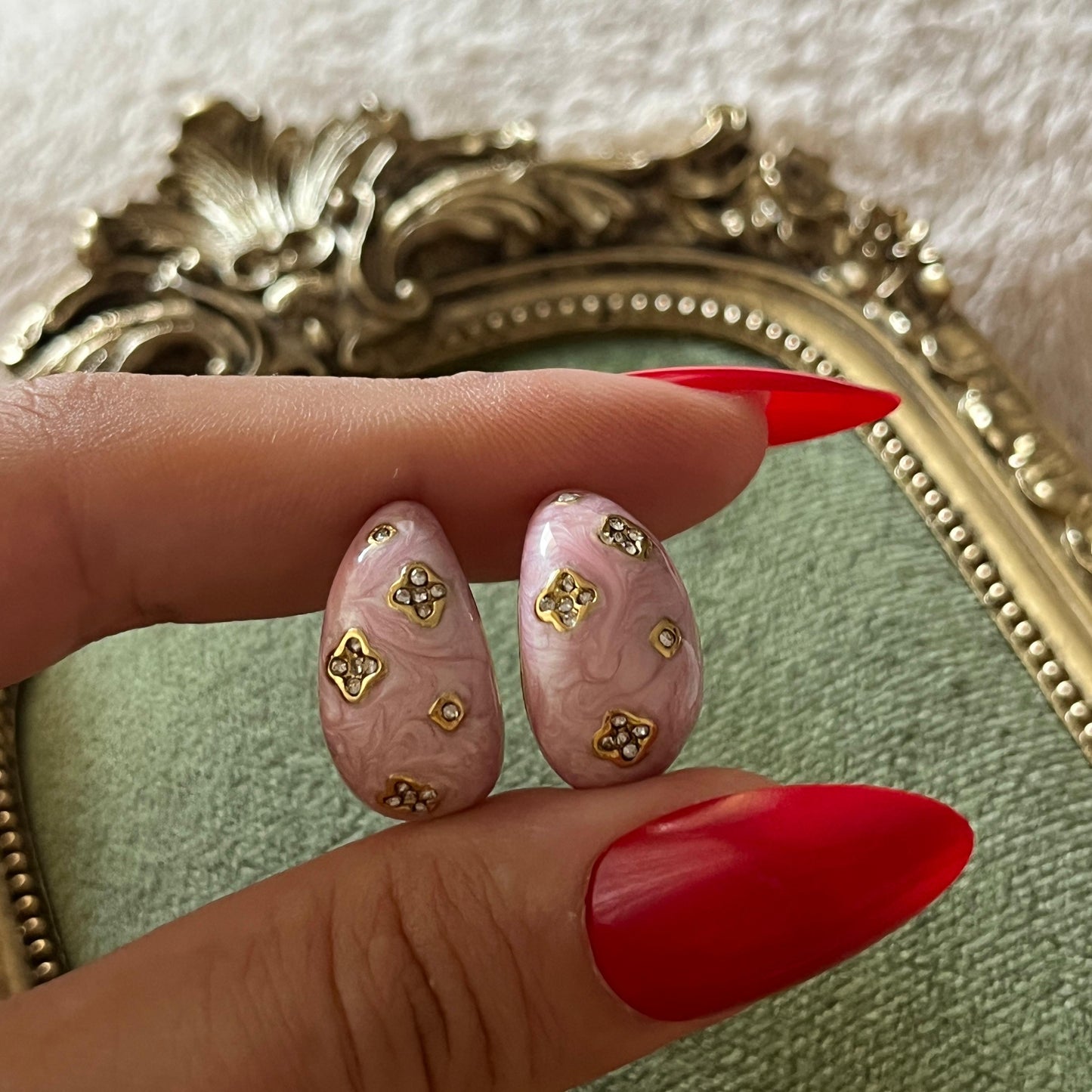 Pembe Mineli Çelik Küpe