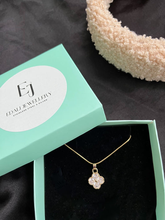 Van Cleef & Arpels Model Kuyumcu İşçiliğinde Kolye